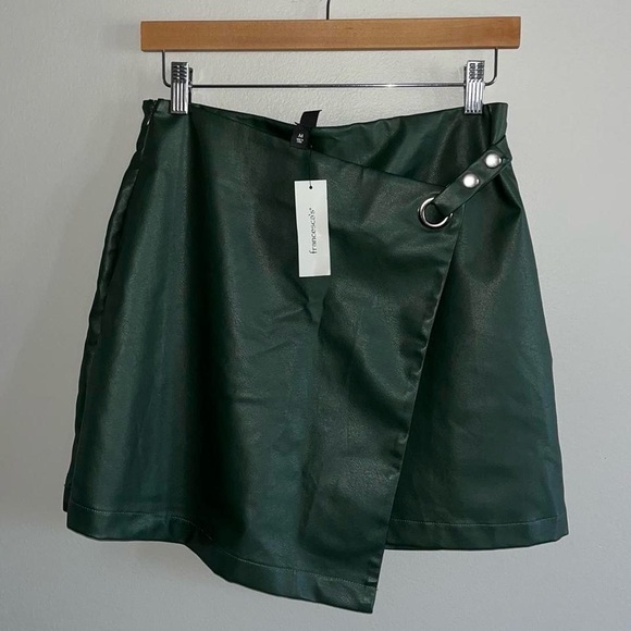 Francesca’s Olive Side Buckle Wrap Skirt - Picture 1 of 8